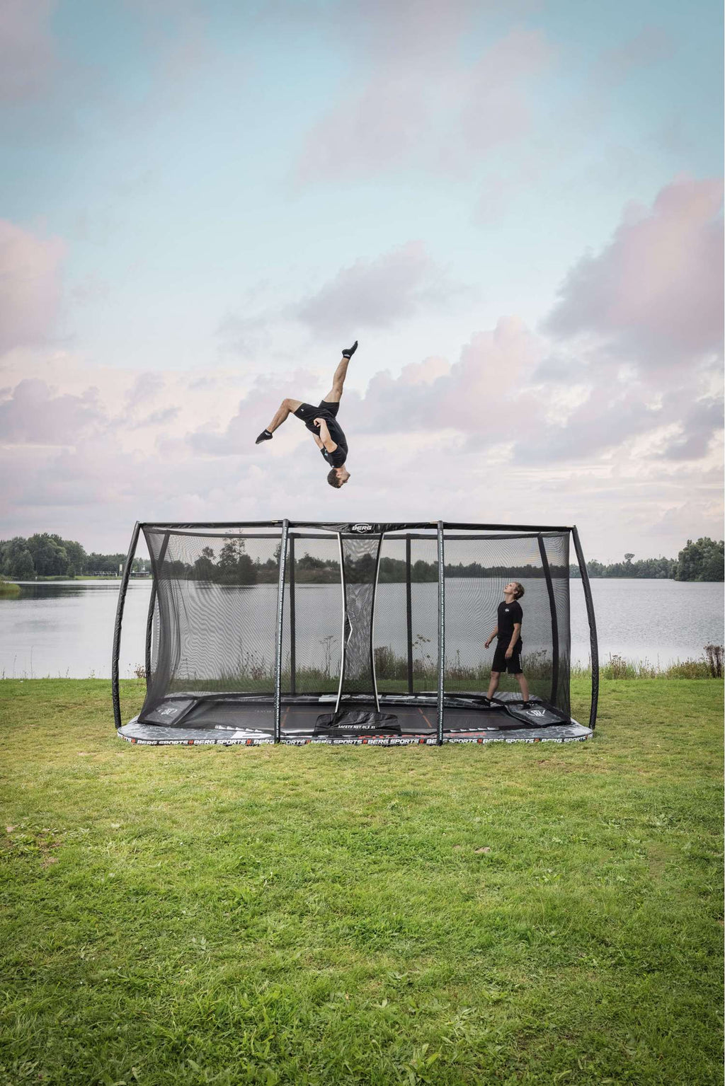 BERG Ultim Pro Bouncer FlatGround 500 mit Sicherheitsnetz XL