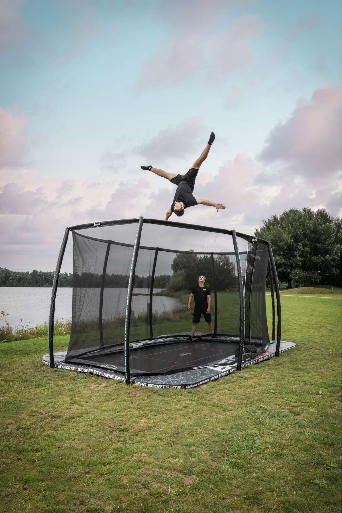 BERG Ultim Pro Bouncer FlatGround 500 mit Sicherheitsnetz XL